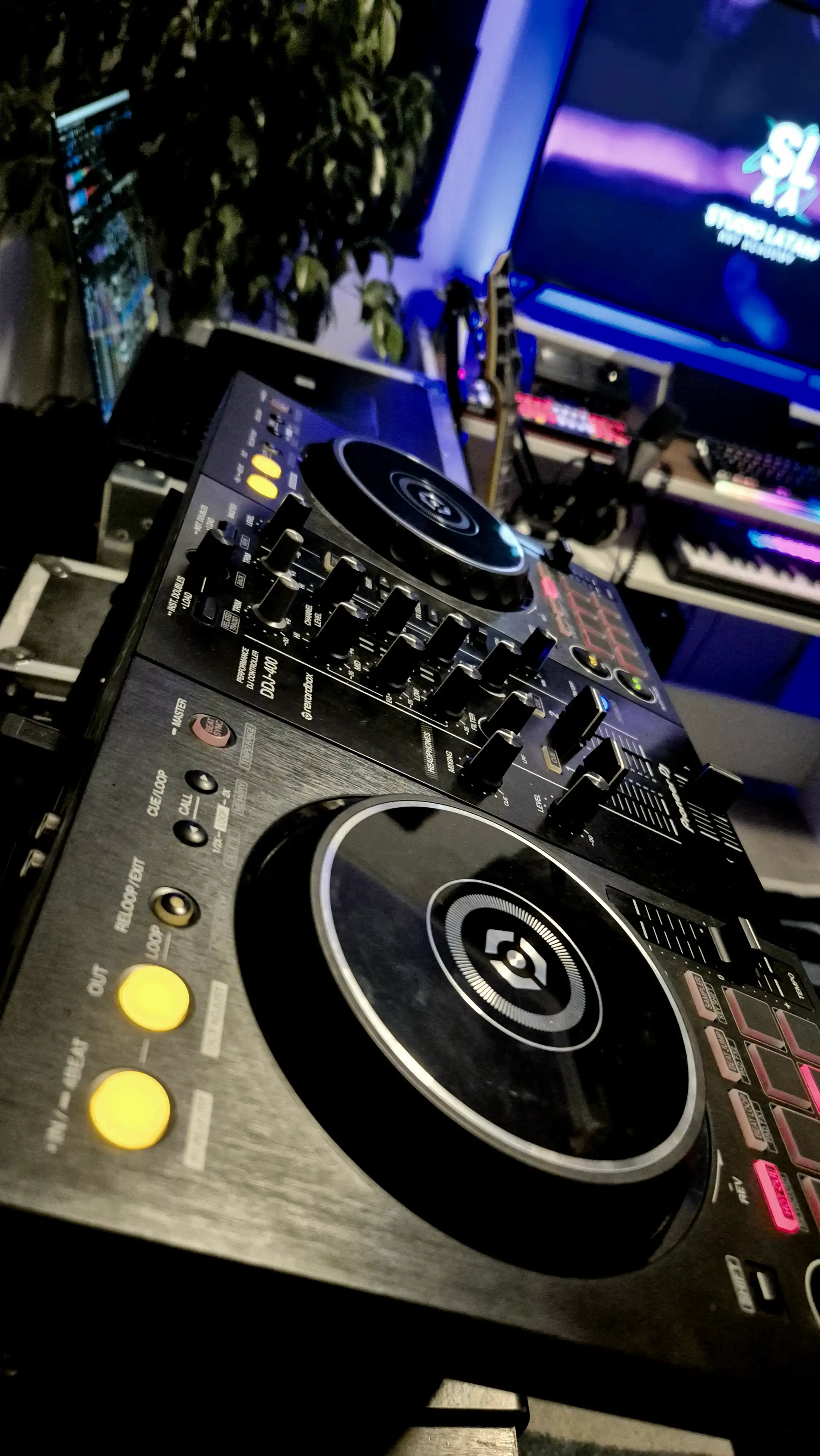 DJ 1